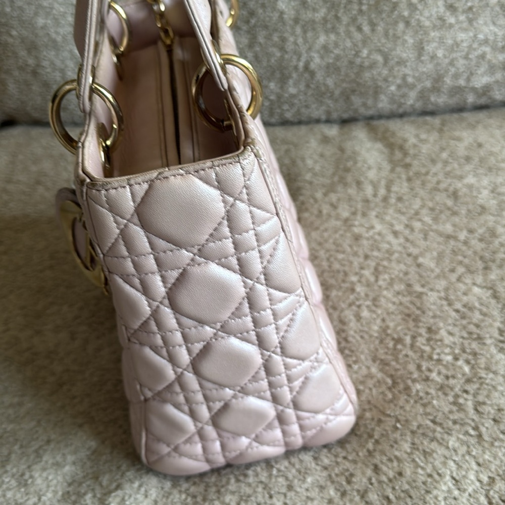 Dior Medium Lady Bag in pink  lambskin leather with Cannage stitching - Picture 4 of 16